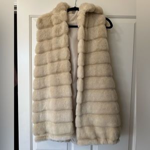 Faux fur sleeveless coat